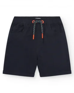 Bermuda bleu marine pour garçon avec taille élastique et cordon multicolore.