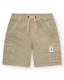 Bermuda cargo beige pour garçon avec poches latérales et taille ajustable.