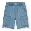 Bermuda cargo en denim clair pour garçon avec ourlets ajustables.