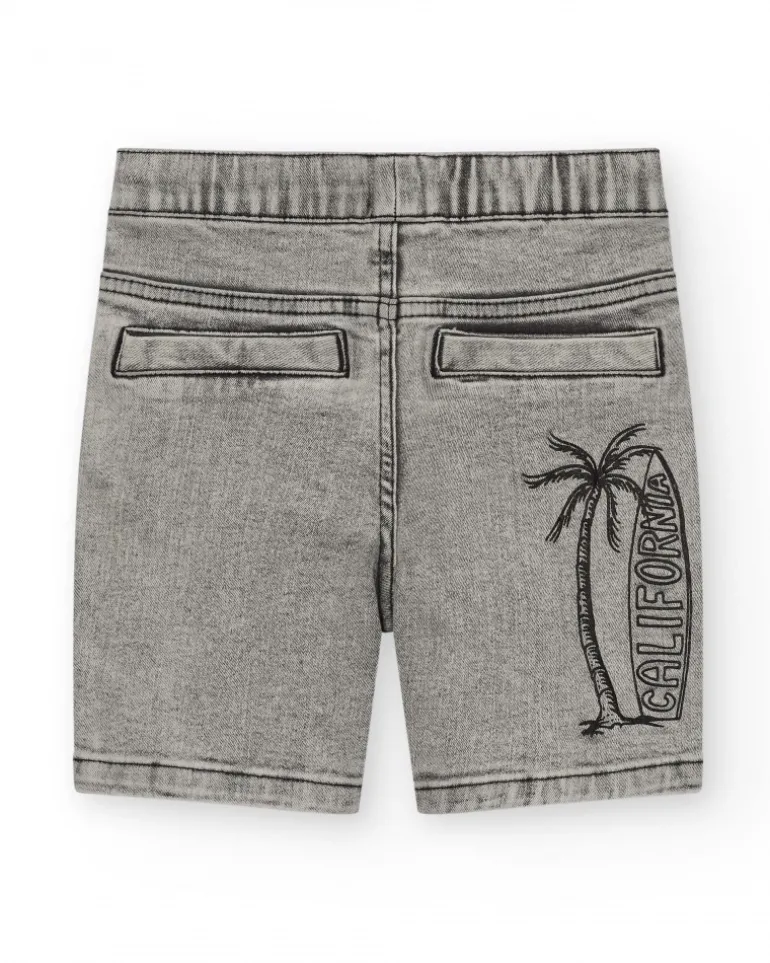 Bermuda en denim gris délavé pour garçon avec cordon vert fluo.
