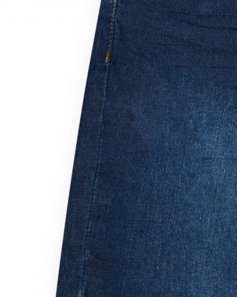Bermuda en jean bleu moyen pour garçon avec surpiqûres contrastantes.