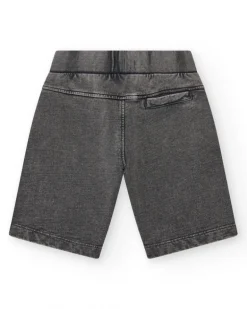 Bermuda pour garçon en gris avec poches et taille élastique.