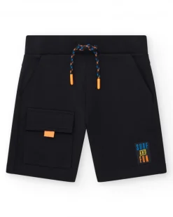 Bermuda pour garçon en noir avec poche latérale et cordon de serrage.