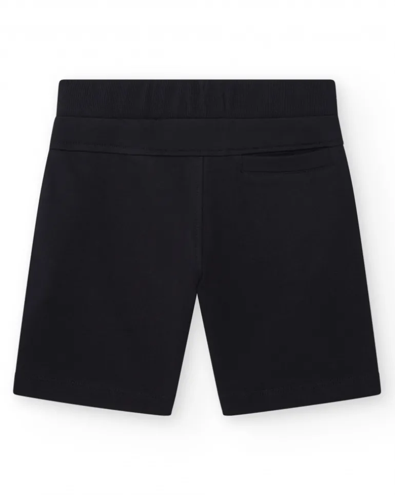 Bermuda pour garçon en noir avec poche latérale et cordon de serrage.