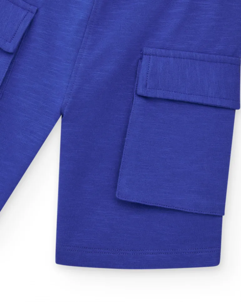 Bermudas pour garçon en bleu avec poches et taille élastique.
