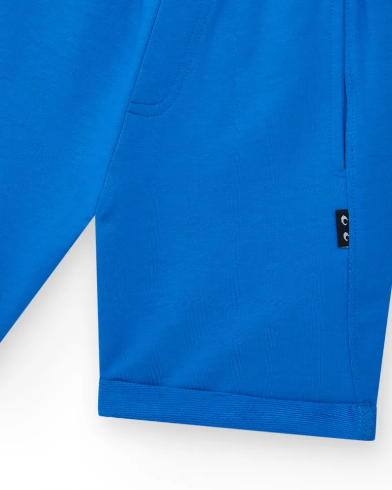 Bermudas pour garçon en bleu avec taille ajustable et poches.