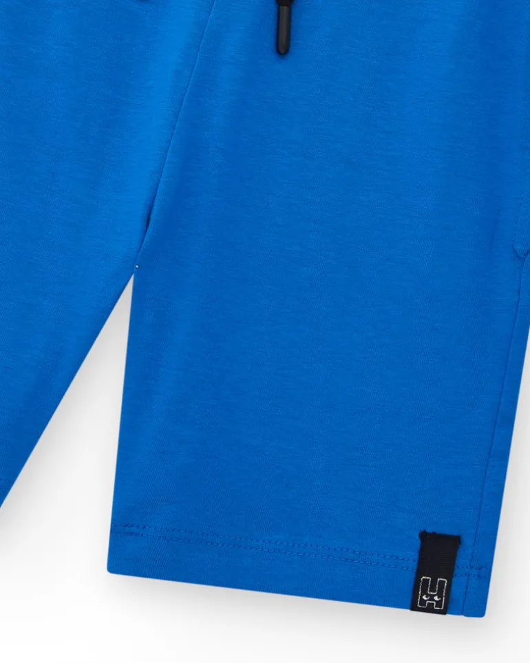 Bermudas pour garçon en bleu avec taille ajustable et poches.