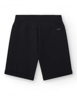 Bermudas pour garçon en noir avec taille ajustable et poches.
