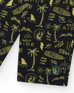 Bermudas pour garçon en noir avec taille élastique et imprimé.