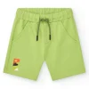 Bermudas pour garçon en vert avec taille élastique et poches latérales.