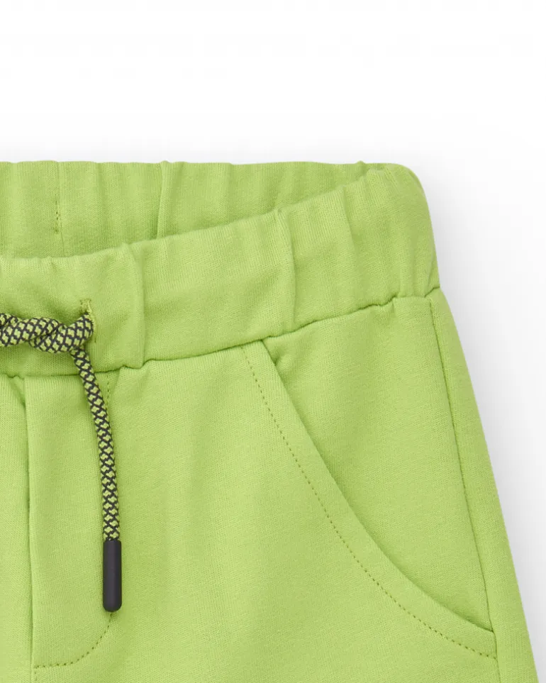 Bermudas pour garçon en vert avec taille élastique et poches latérales.