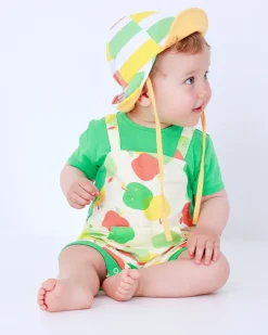Bonnet rayé pour garçon en jaune, orange, vert et blanc avec visière et cordons de réglage
