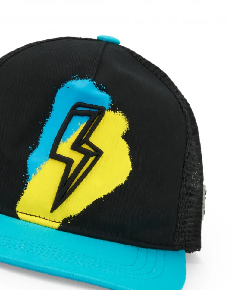 Casquette noire pour garçon avec détails bleus et jaunes et éclair frontal