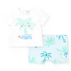 Ensemble de bain pour garçon avec t-shirt blanc de palmier et pantalon bleu à imprimé tropical