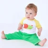 Ensemble en polaire pour garçon avec t-shirt de pommes, pantalon vert et veste à fermeture éclair