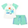 Ensemble pour garçon avec t-shirt blanc à imprimé tropical et shorts verts avec détails bleus