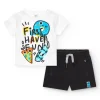 Ensemble pour garçon avec t-shirt blanc et short noir