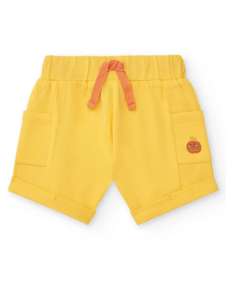 Ensemble pour garçon avec t-shirt rayé et pantalon court jaune avec poches