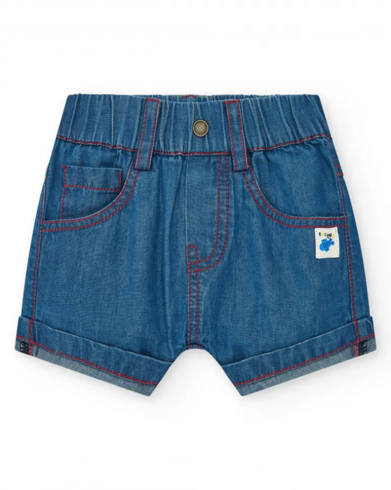 Ensemble pour garçon avec t-shirt rouge et shorts en jean