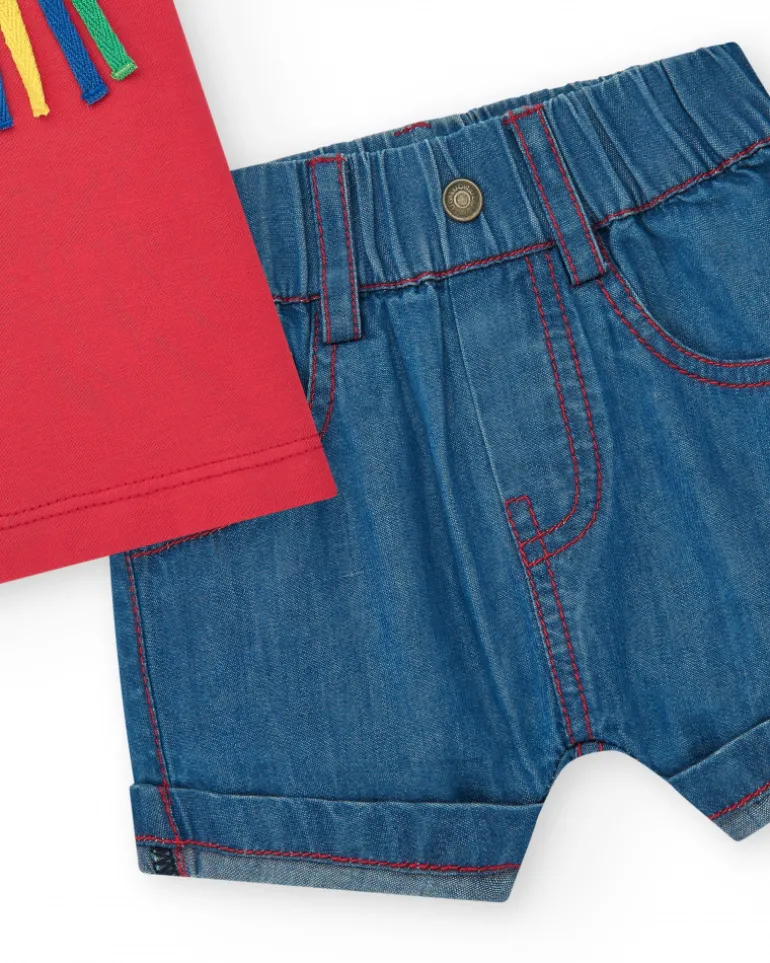 Ensemble pour garçon avec t-shirt rouge et shorts en jean