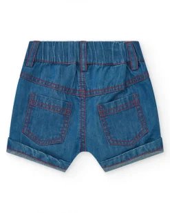 Ensemble pour garçon avec t-shirt rouge et shorts en jean
