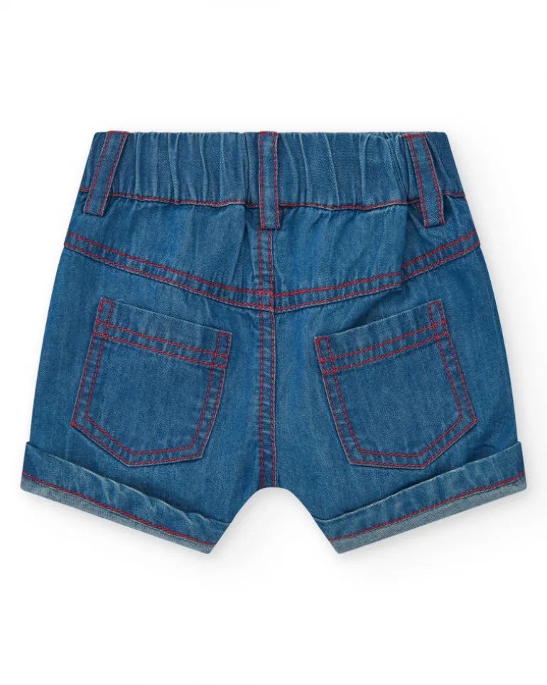 Ensemble pour garçon avec t-shirt rouge et shorts en jean