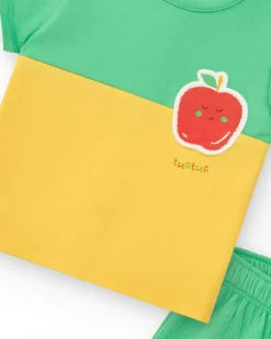 Ensemble pour garçon en vert et jaune avec t-shirt brodé de pomme et pantalon court