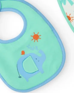 Pack de deux bavoirs pour garçon, un vert avec éléphant et l'autre avec palmiers et soleils