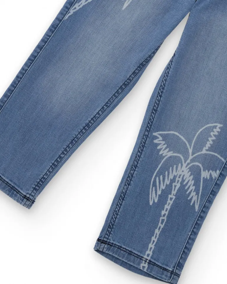 Pantalón vaquero para niño en azul con estampado de palmeras