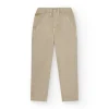 Pantalon beige pour garçon avec poches latérales et taille ajustable.