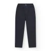 Pantalon bleu marine pour garçon avec taille ajustable et poches latérales.