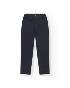Pantalon bleu marine pour garçon avec taille ajustable et poches latérales.