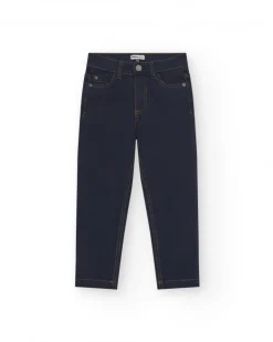 Pantalon bleu marine pour garçon avec poches et surpiqûres contrastantes.