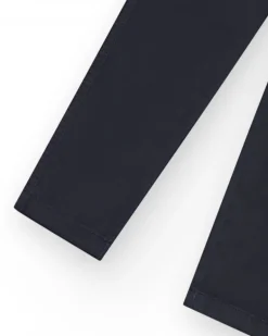 Pantalon bleu marine pour garçon avec taille ajustable et poches latérales.