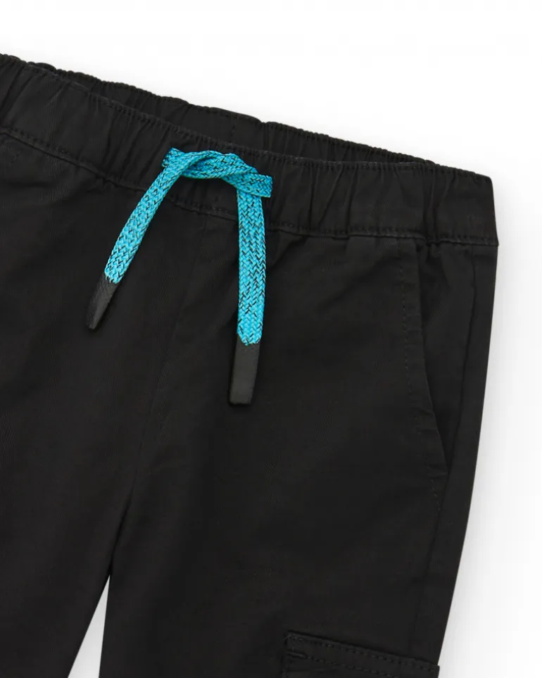 Pantalon cargo noir pour garçon avec poches et cordon bleu