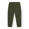 Pantalon cargo vert pour garçon avec taille ajustable et bas élastiques.