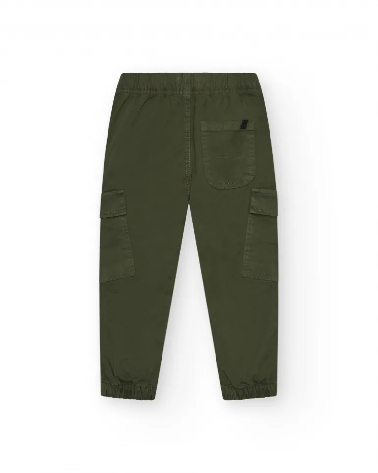 Pantalon cargo vert pour garçon avec taille ajustable et bas élastiques.