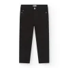 Pantalon noir pour garçon avec coupe ajustée et poches fonctionnelles.