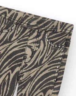Pantalon pour fille en noir avec imprimé animal et clous à la taille.