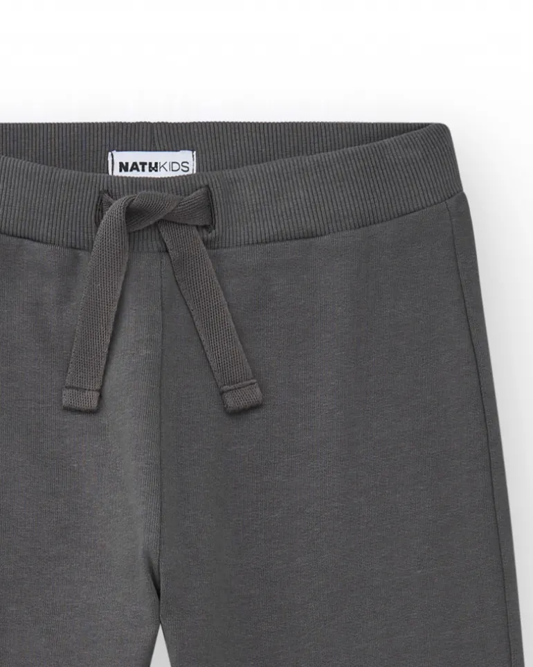 Pantalon pour garçon en gris avec taille élastique et cordon de serrage.