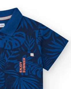 Polo pour garçon en bleu avec imprimé tropical et broderie.
