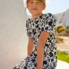Robe pour fille en blanc et noir avec manches bouffantes et imprimé floral.
