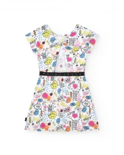Robe pour fille en blanc avec ceinture décorative et imprimé sur le devant.