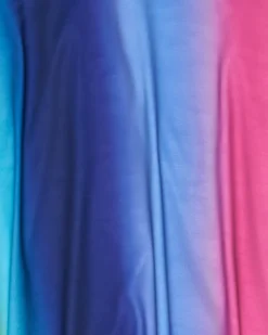 Robe pour fille en bleu et rose avec fines bretelles.