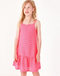 Robe pour fille en rose avec bretelles et volant.