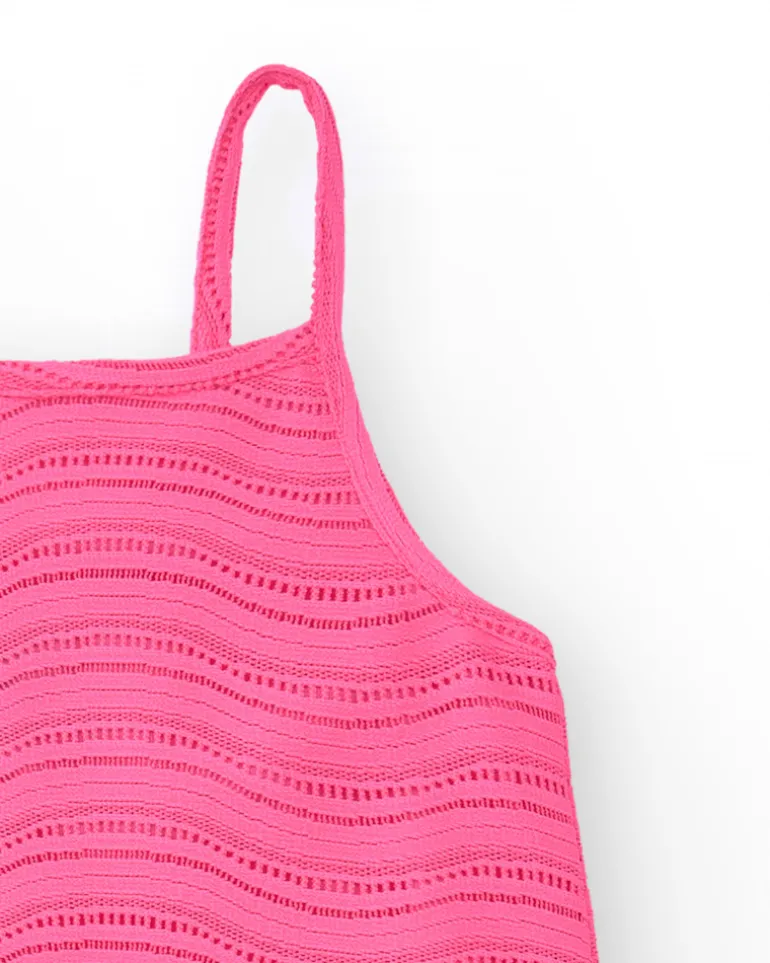 Robe pour fille en rose avec bretelles et volant.