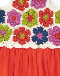 Robe rouge pour fille avec jupe en toile et haut en crochet floral