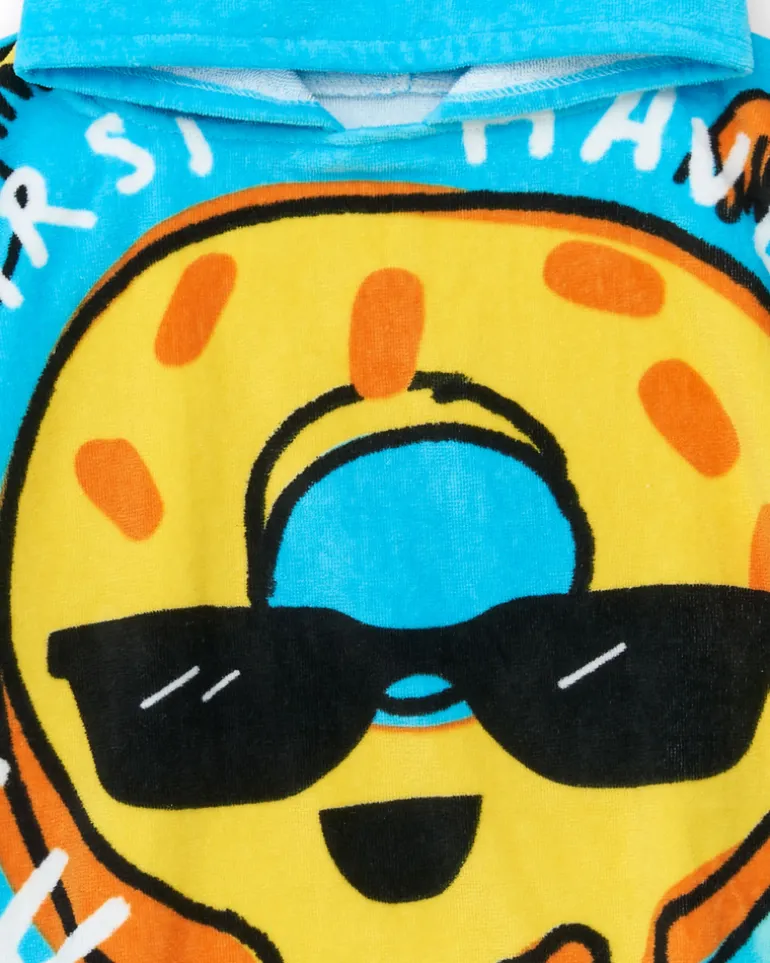 Serviette-poncho bleue pour garçon avec donut et phrase "FIRST HAVE FUN"