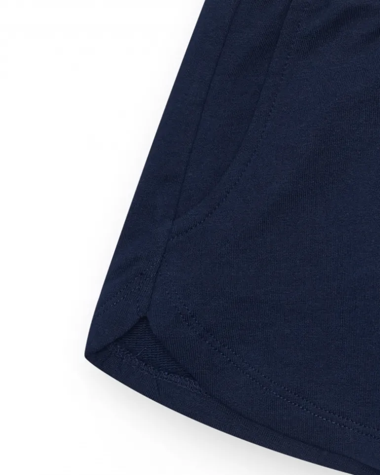 Short pour fille en bleu avec taille élastique et poches.