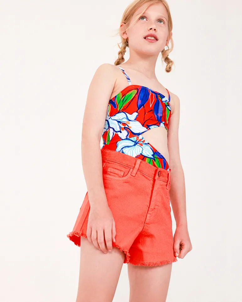 Short pour fille en denim corail avec poches latérales.
